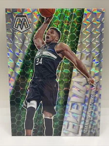 2020-21 Mosaic Basketball Giannis Antetokounmpo Mosaic Silver Prizm Elevate #2 - Imagen 1 de 4