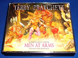 MEN AT ARMS - TERRY PRATCHETT..3 x CD HÖRBUCH EX GELESEN VON TONY ROBINSON - Bild 1 von 2