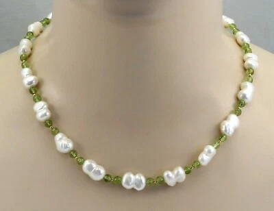 Perlenkette weiße Zwillingsperlen mit maigrünen Peridot in 48 cm Länge  - Bild 1 von 2