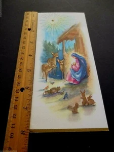 # J124 - Tarjeta de felicitación de Navidad vintage con belén en relieve dorado de mediados de siglo - Imagen 1 de 1