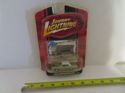 Johnny Lightning R11 Mopar or No Car 1964 Dodge 330 2007 NIP - Image 1 of 4