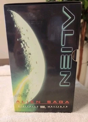 THE ALIEN SAGA 4 VHS BOX SET VIDEOS 1997 Mega Star Edition Rare Saudi Arabia PAL Foto 1 de 4