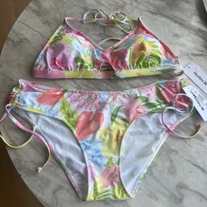 Hurley Bikini Set Women XL Floral Print Moderate Coverage Underwire 2 Piece NEW - Picture 1 of 12
