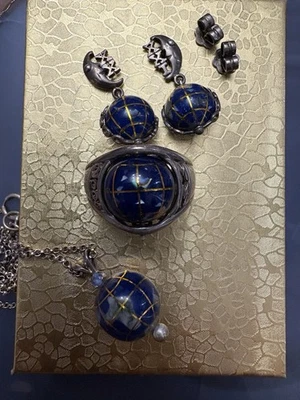 Conjunto Millenial Globo Esmaltado Pedra Lápis Azul Tamanho Raro Antigo 18k e 925 - Imagem 1 de 4