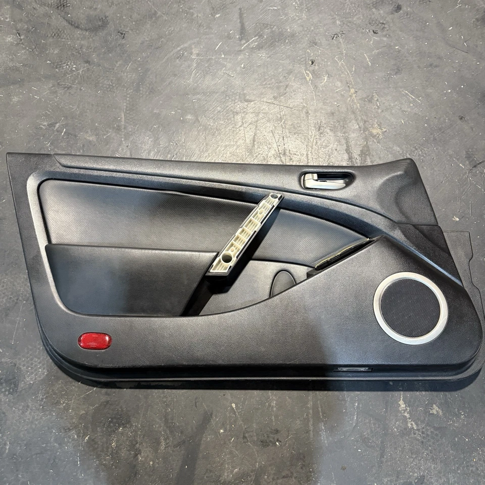Черный отделочный чехол для левой внутренней дверной панели купе Infiniti G35 03–04 годов выпуска - Изображение 1 из 4