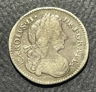 Moneda de plata de 6 peniques Gran Bretaña 1678/7: Carlos II Foto 1 de 3
