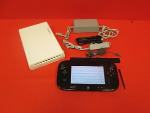 Nintendo Console Wii U bianca con pad di gioco Wii U nero molto buona 0746 - Foto 1 di 7