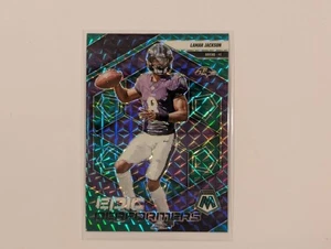 2025 Panini Mosaic LAMAR JACKSON #3 Epic Performers Green Mosaic - Bild 1 von 2