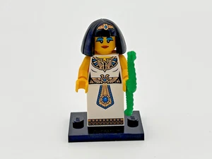 LEGO Minifigura Reina Egipcia 8805 Serie 5 Completa con Serpiente, Base e Inserto - Imagen 1 de 6
