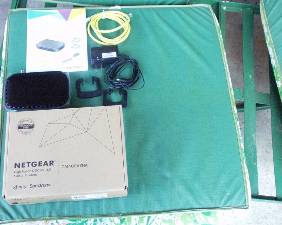 Netgear DOCSIS 30 (CM400-100NAS) 340 GOOD SHAPE ethernet port  coxialcable modem - Image 1 of 4