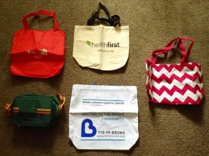 Konvolut Taschen Tragetaschen Shopper und Kühlbox  - Bild 1 von 9