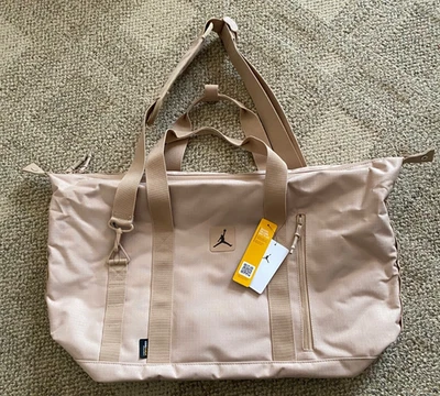 Спортивная сумка Nike Jordan Cordura рипстоп MA0900-XA3 бежевая 16 дюймов высота x 18 дюймов ширина x 8-1/2 дюйма высота - Изображение 1 из 4
