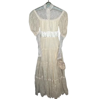 NUEVO CON ETIQUETAS Vestido de Boda Vintage Crema Gunne Sax Pradera Años 70 Cuello Alto Encaje Foto 1 de 4