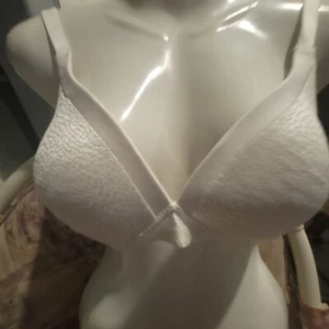 WARNER'S 36C WHITE NO SIDE EFFECTS WIRELESS LIGHTLY PADDED BRA - Picture 1 of 9