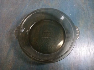 Pyrex 207 18 cm Pie Plate Amber Glass w/Scalloped Tab Handles Microwave Oven USA - Picture 1 of 5