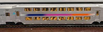 Coche cabina multinivel Atlas escala HO NJ Transit - iluminado Foto 1 de 4