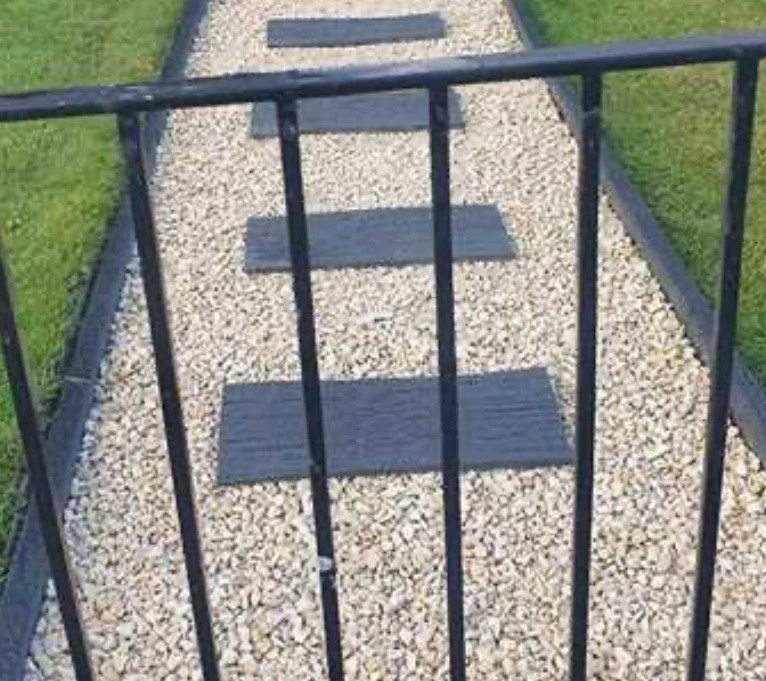 4 X Grey Railroad Effect Stepping Stone Recycled Rubber Decorative Garden Tile