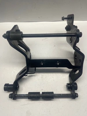 Placa de montaje pivote delantero 50210-MFR-670 2010-2015 Honda VT1300 CR Stateline Foto 1 de 4