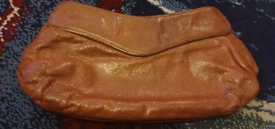 Bolso clutch Laurens Merkin de cuero marrón para mujer Foto 1 de 4