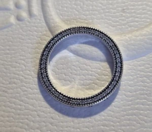 Pandora Ring Signature Pavé Logo Herzen Zirkonia Größe 52 - Bild 1 von 4