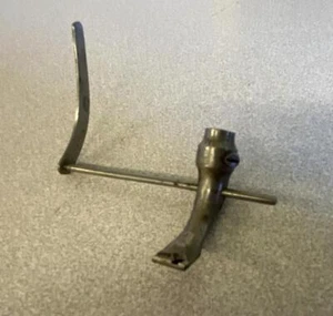 Parte de máquina de coser Vibrating Shuttle #2 (1888) - pie de acolchado - Imagen 1 de 1