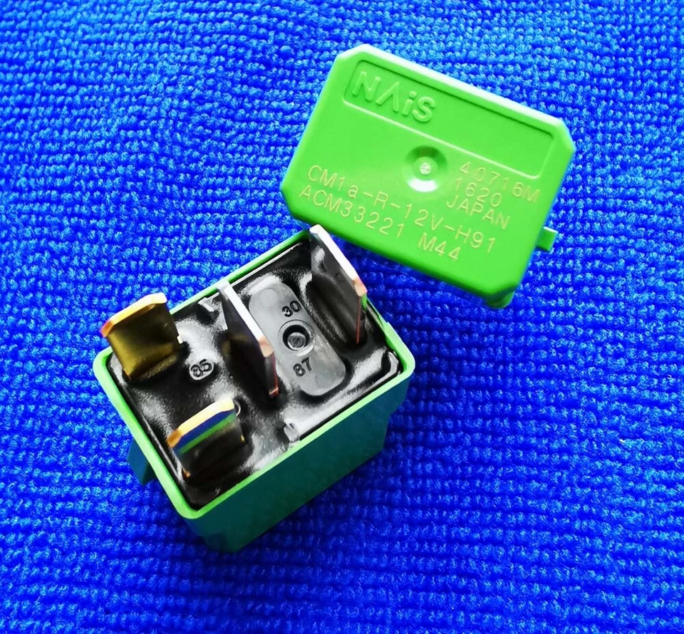Nuevo relé automotriz CM1a-R-12V-H91 Nais 12VDC ACM33221 4 pines verde Foto 1 de 1