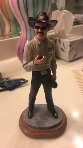 Richard Petty figurine Cover