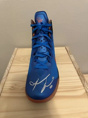 Zapato autografiado firmado por Russell Westbrook certificado de autenticidad PSA/DNA PE talla 14 Foto 1 de 4