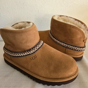 NUEVO SIN CAJA BOTAS DE GAMUZA MINI MEDIA LUNA CLÁSICAS CASTAÑO UGG NIÑOS GRANDES TALLA 5 1157697K - Imagen 1 de 7