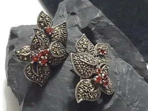 RARE JUDITH JACK SIGNED MARCASITE GARNET STERLING SILVER FLOWER OMEGA EARRINGS - Picture 1 of 14