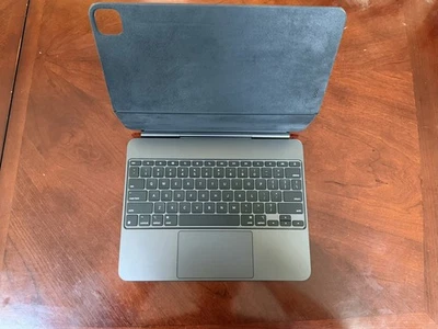 Клавиатура Apple Magic для iPad Pro 13 дюймов (M4/M5) черная A2974 MWR53LL/A - Изображение 1 из 4