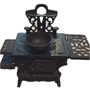 Antique Crescent Cast Iron Salesman Sample Stove. 10” x 8” - Picture 1 of 4