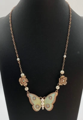 Collar Mariposa Betsey Johnson Verde Menta, Esmalte Estrás y Perlas de Imitación Foto 1 de 4