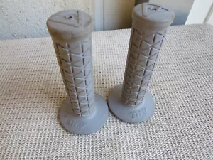 AME EMPUÑADURAS DE MANILLAR BMX GRIS CW NOS FUENTE BURBUJA - Imagen 1 de 3