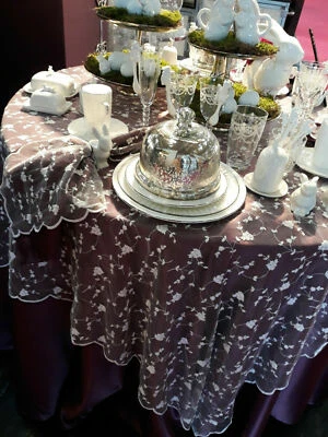 Tischwäsche Miriam Tischdecke Mitteldecke 180x180cm Spitze Tüll bestickt Rosen  - Bild 1 von 4