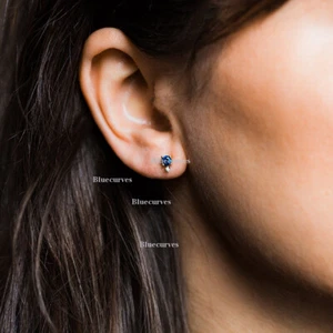 Blauer Saphir & natürlicher Diamant zwei Steine Ohrstecker 14 Karat Gelbgold Schmuck - Bild 1 von 3