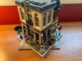 LEGO Creator Expert: Brick Bank (10251) 100% Complete