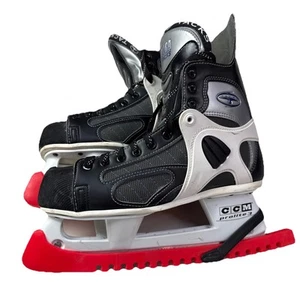 Pattini da hockey su ghiaccio vintage CCM Ultra Tacks taglia 9,5 Pro Lite 3 lame 44 e protezioni 2i - Foto 1 di 19