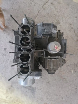 Kawasaki KZ1000 1979 motor KZ1000E transmisión por eje 1980 extremo inferior caja motor manivela Foto 1 de 4