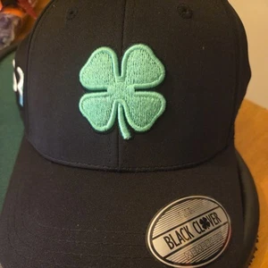 Black Clover Promotional 'Lucky Green Shamrock' L/XL Peak Design Cap (Soft2Bet) - Picture 1 of 5