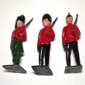 3 unmarkierte britische oder schottische Spielzeugsoldaten aus Blei - Bild 1 von 3