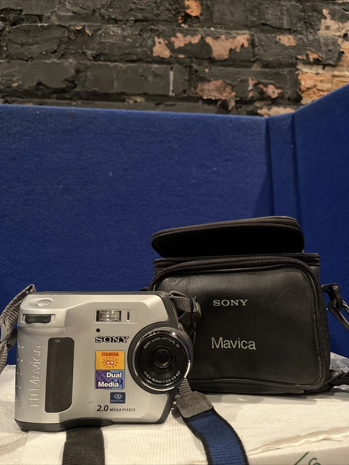 Sony MVC-FD200 Floppy Disk Camera - 2.0MP Compact Digital - Silver - Image 1 of 4