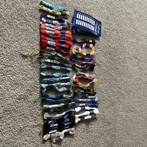 LOT OF 50 CRAFTWAYS EMBROIDERY THREAD MULTICOLORS - Picture 1 of 2