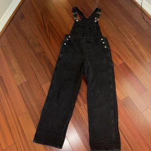Bib Overalls Women Size 8 Black Denim Reclaimed Vintage Silver Hardware - Picture 1 of 7