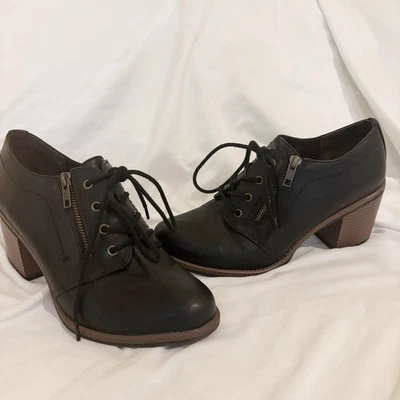 Botas de tacón mocasín con cordones negras blancas de montaña talla 9 para mujer excelentes Foto 1 de 4