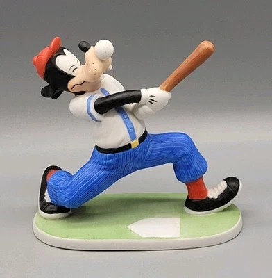 Figura de porcelana bisque oscilante jugador de béisbol Goofy de Disney 4,5" de alto Foto 1 de 4