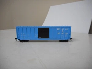 Roundhouse N 50 ft. SD boxcar Boston and Maine - Picture 1 of 5