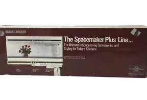 Black & Decker Light Spacemaker Plus Under Cabinet PLA100 w/Outlet 1988 - Picture 1 of 9