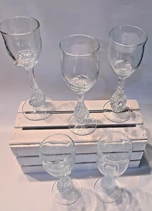 5 Vtg Wine Glasses Artist Signed and Numbered- Beautiful Swirl Stems Hand Blown - Picture 1 of 6