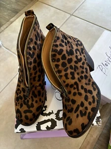 Cheeta Print Ankle Booties Zipper Accent Size 9 - Picture 1 of 3